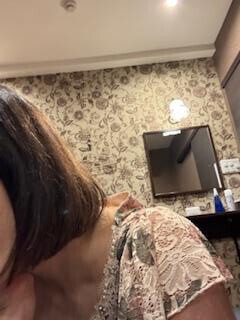 髪を切りました