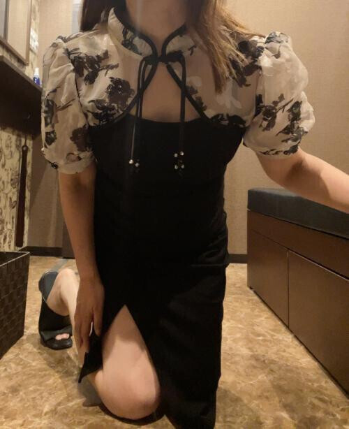 今週の衣装はチャイナ服っぽい