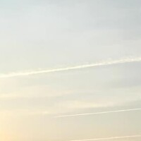3本の飛行機雲✈️☁️
