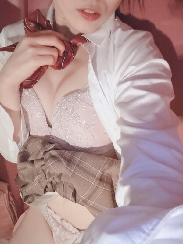 制服姿で。。。