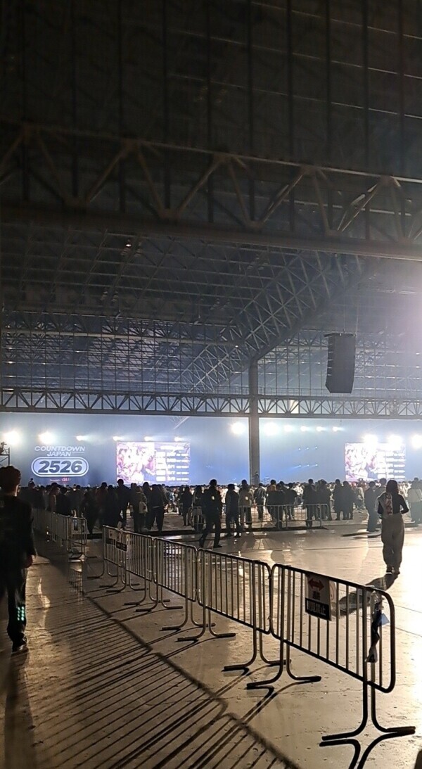 髪の毛ピンクにしました！