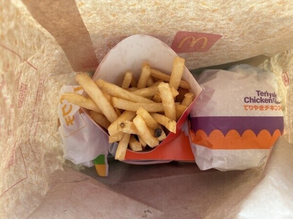 片手飯(🍔•᎑•🍔)29057