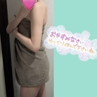 地味に背中を寝違えているが