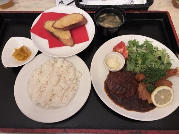 お昼ご飯🍔35688