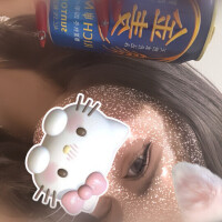 グレー