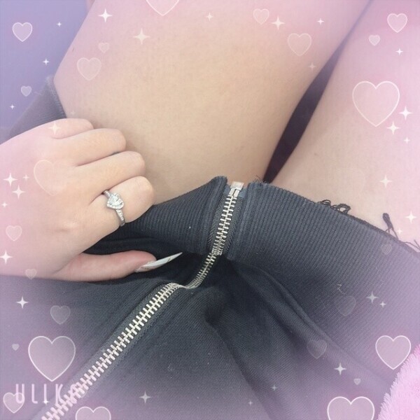 パンツ何色でしょうか😏