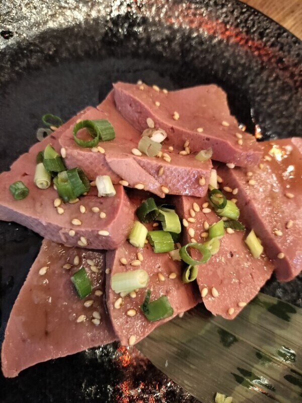 マリとレバ刺し