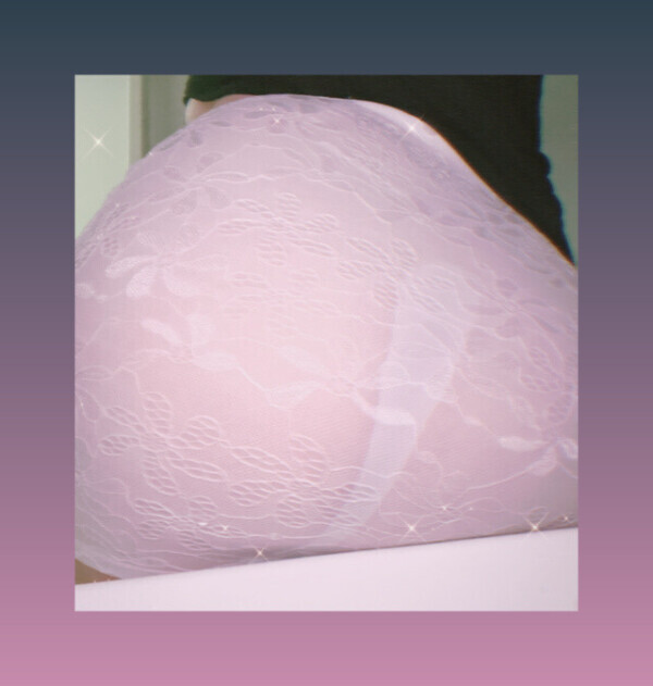 押しつぶされちゃう🍑