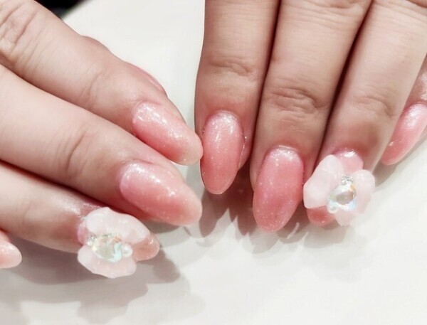 お題：お気に入りのネイルの写真を見せてくださいに回答♪