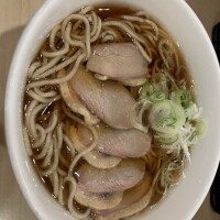 遅めの昼食中😋