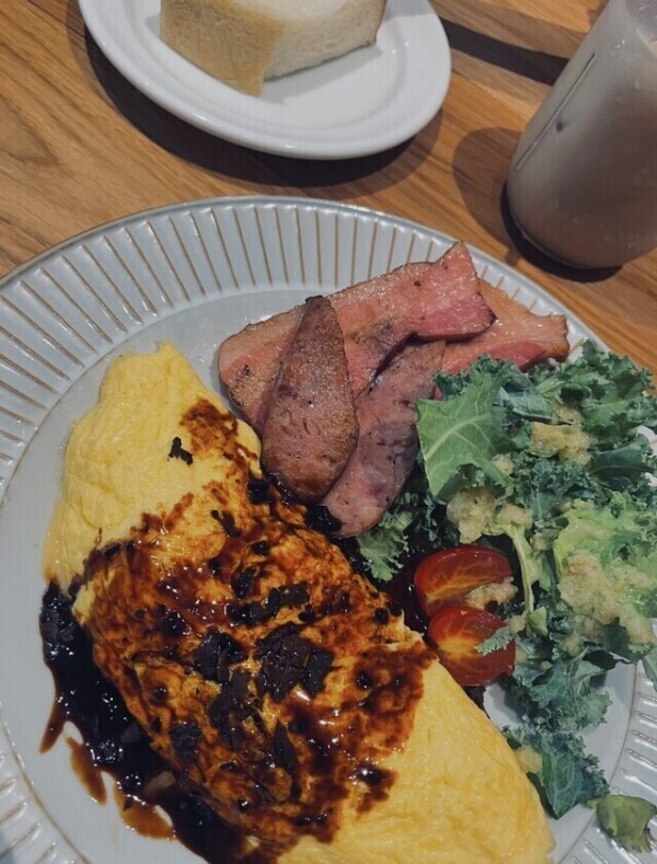 りあとモグモグタイム〜〜🥄🍳 𓈒𓂂𓏸