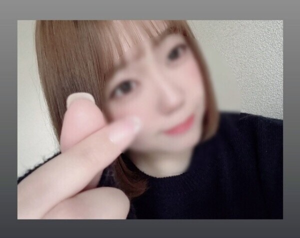 なんか昨日指ハートしてた