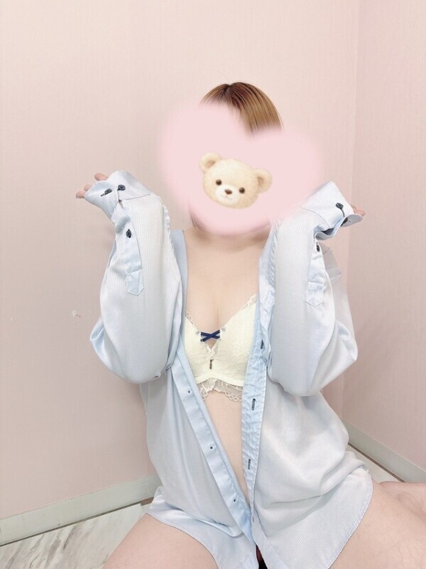 彼氏に借りた洋服脱がされてみた