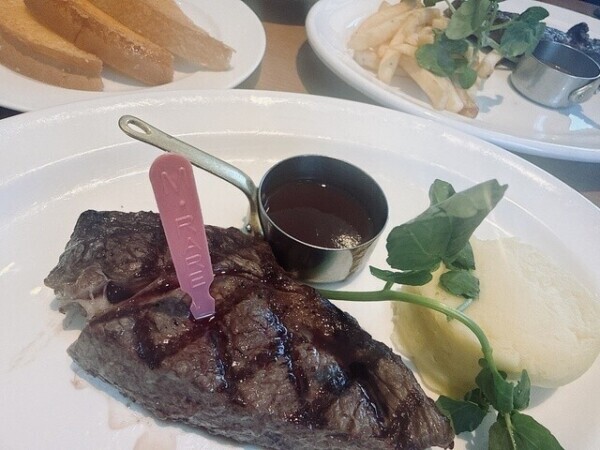 肉〜！🥩