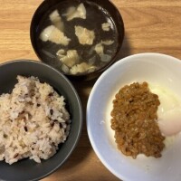 とりまえず朝ごはーん🍖