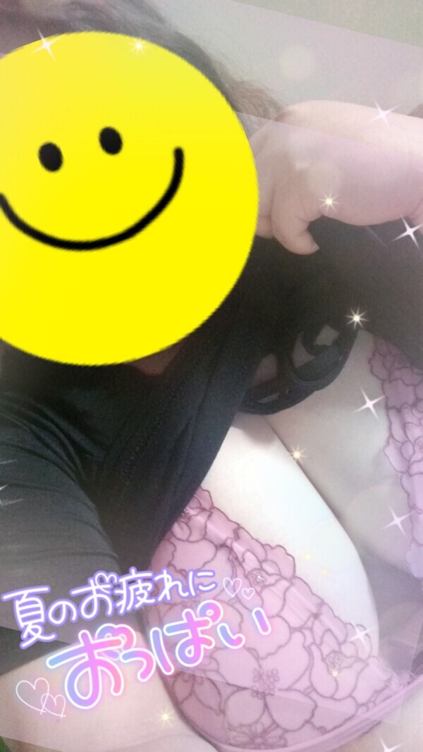 セミと強風のコラボ