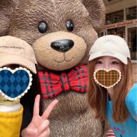 沖縄写メくまさんと仲良くスリーショット編