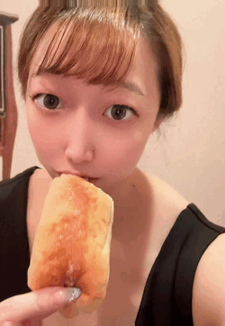 もぐもぐ( "´༥`"  )