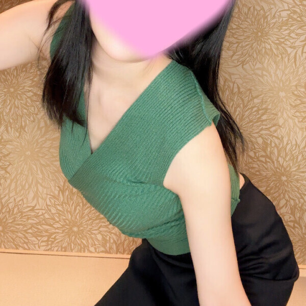 頭痛で気がついたら服がゲロまみれでえらいことになってたこはねです。