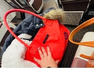 おまんちょちゃんは黒いけど😅ゴルフロッカーバックはピンク😜