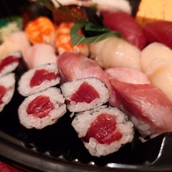 =͟͟͞͞🍣