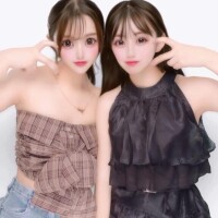 も　な