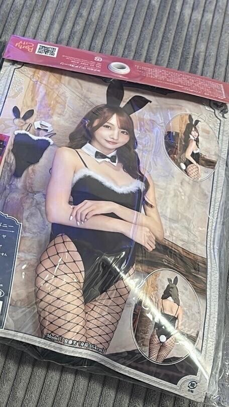 バニーの腹にぶっかけ企画??