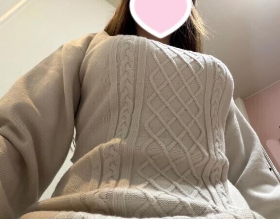 膝の上に乗る？