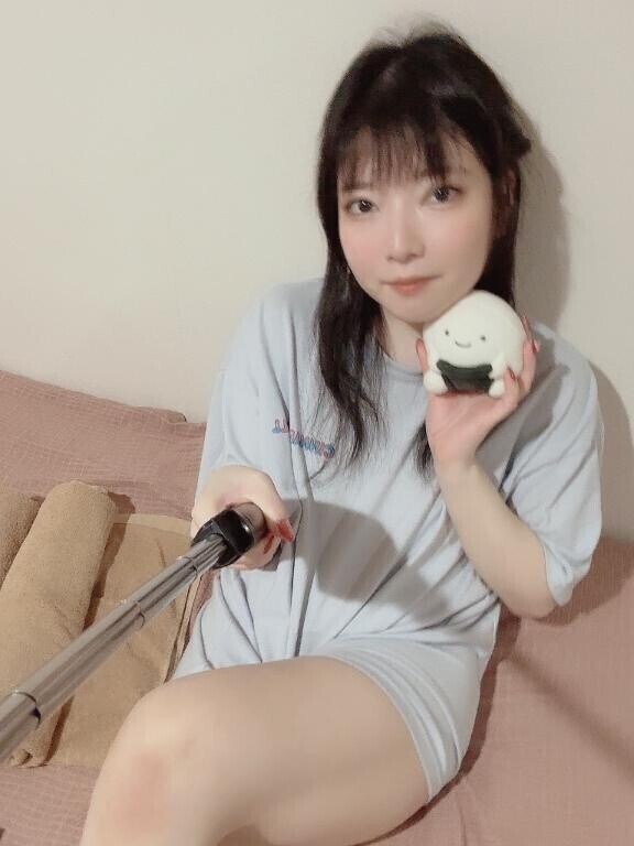 おちん〇んに優しくするにょ～.?.?.?