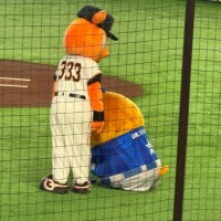 も　な