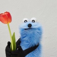 も　な
