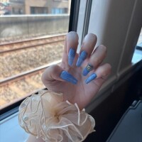 め　る