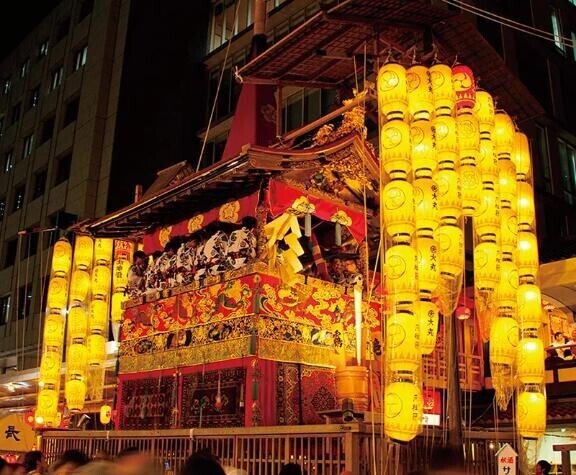 ??近くの神社で????