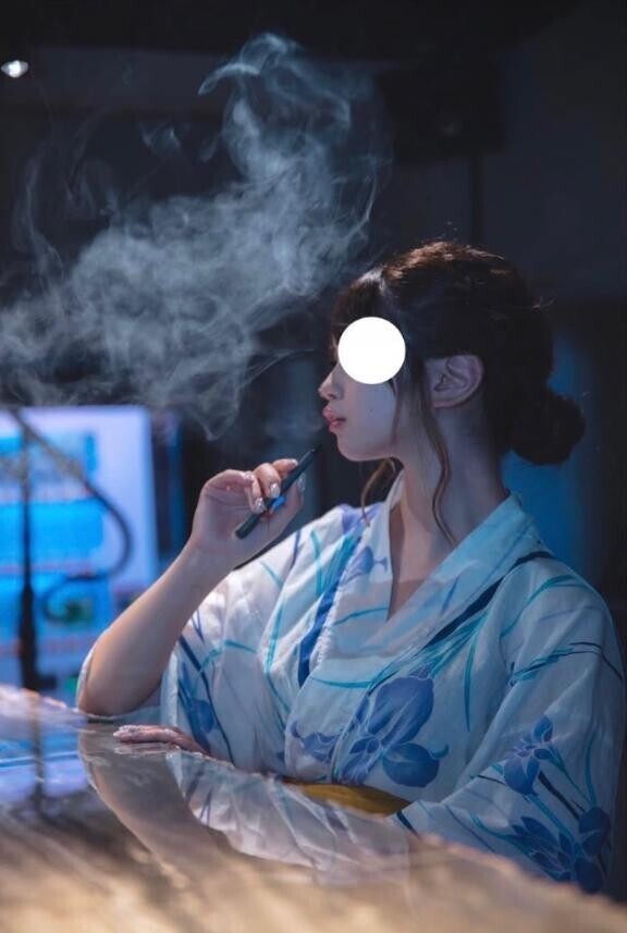 また右目が死んでる