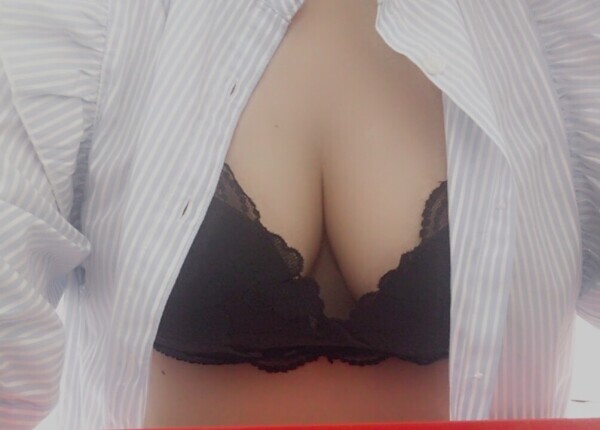 明日お店にいます