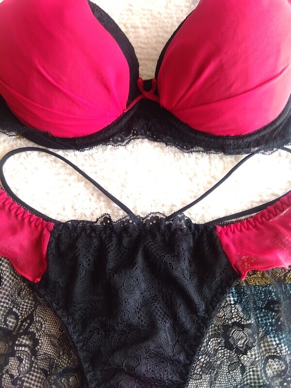 明日はお店にいます☆