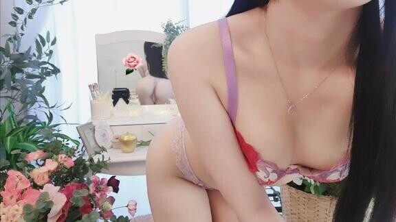 はじめまして?°.・