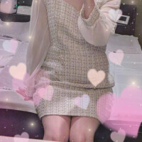 お部屋に居ます♡今日の服装は珍しく……