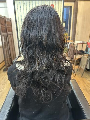 前髪だけパーマかけて来ました🥰