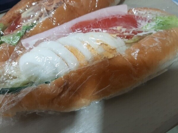 コッペパン(^q^)