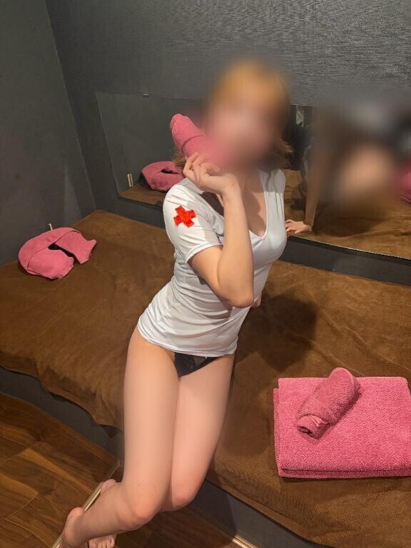 ??乳首で感じすぎちゃっている！