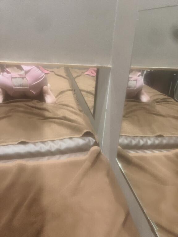 お顔をサンドイッチ?