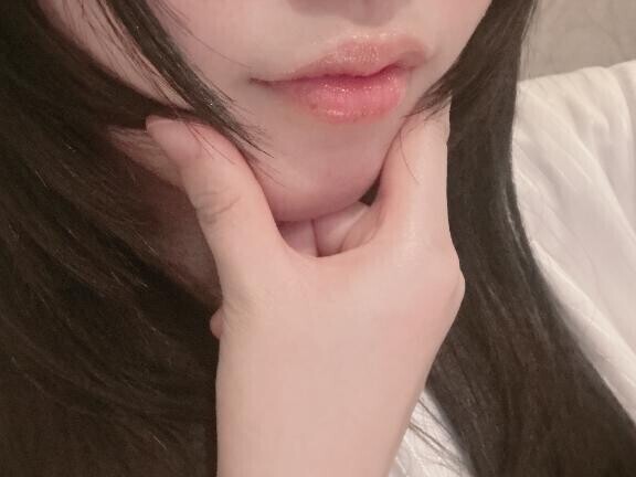 チャームポイントは唇です?