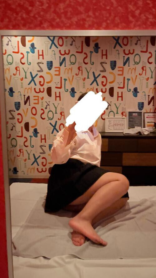 見ないで