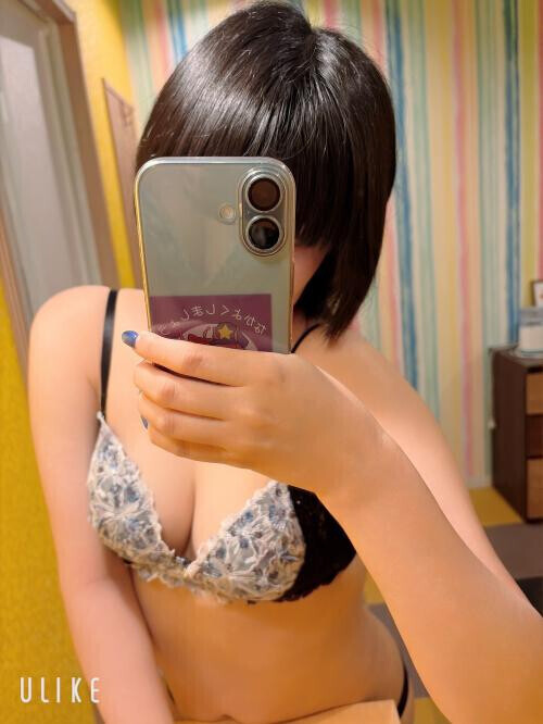 おはようございます☀️ひかる出勤しました〜！今日も元気にがんばります！！