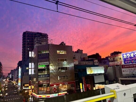 幻想的な夕空だよ〜🌆