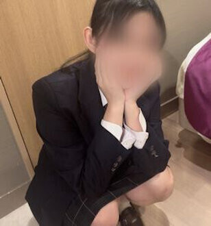 制服姿！(/// ^///)