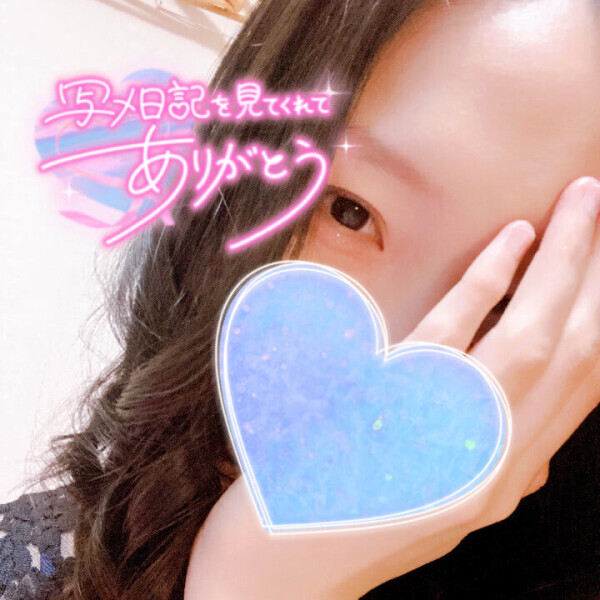 なんとなく片目を隠してるだけ?