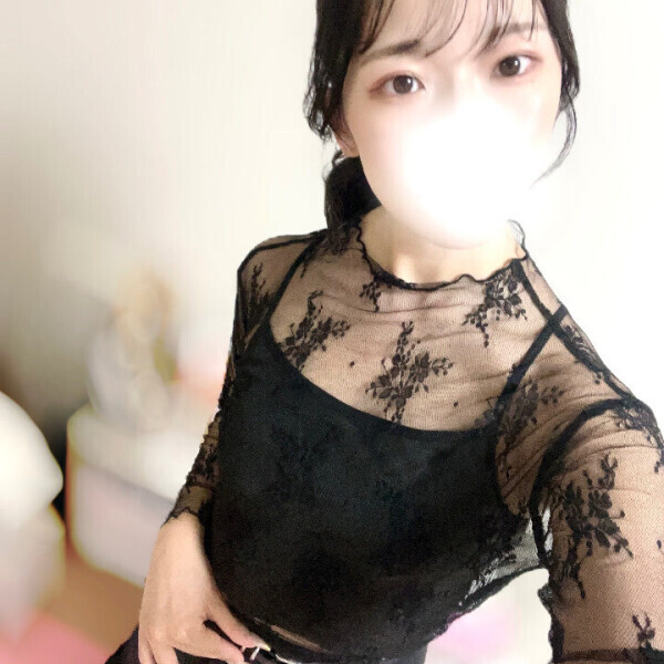 ポニーテール揺らしながら?