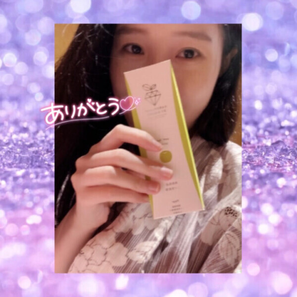 つまめるかつまめないか微妙なお腹なの(うっすら割れてる感じ)